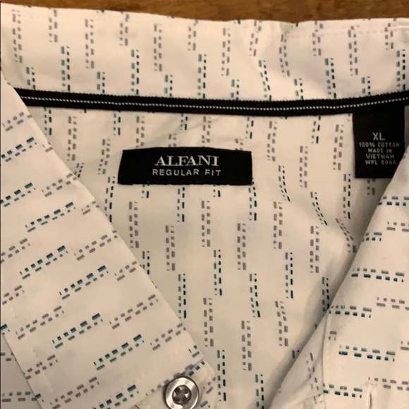 EUC Men’s button down shirt ❤️ - Picture 2 of 3